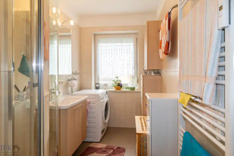 Bad - Sonnige 3-Zimmer-Wohnung mit Südbalkon in Weilheim