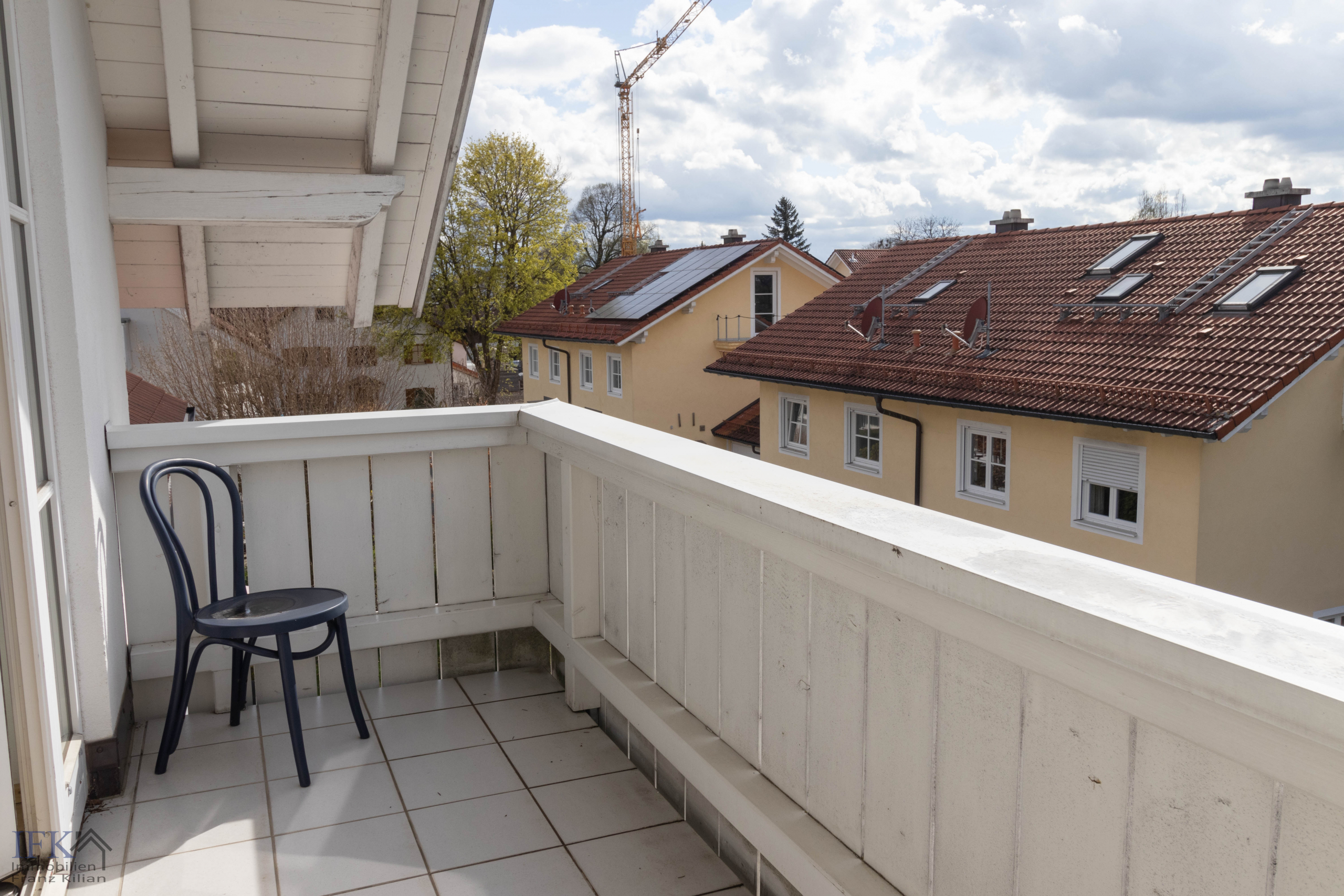 Reihenmittelhaus mit 2 separaten Wohneinheiten in bevorzugter Wohnlage - DG Balkon