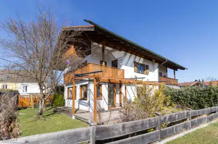 Platz für die ganze Familie! Doppelhaushälfte mit Einliegerappartement in attraktiver Lage, 82380 Peißenberg, Doppelhaushälfte