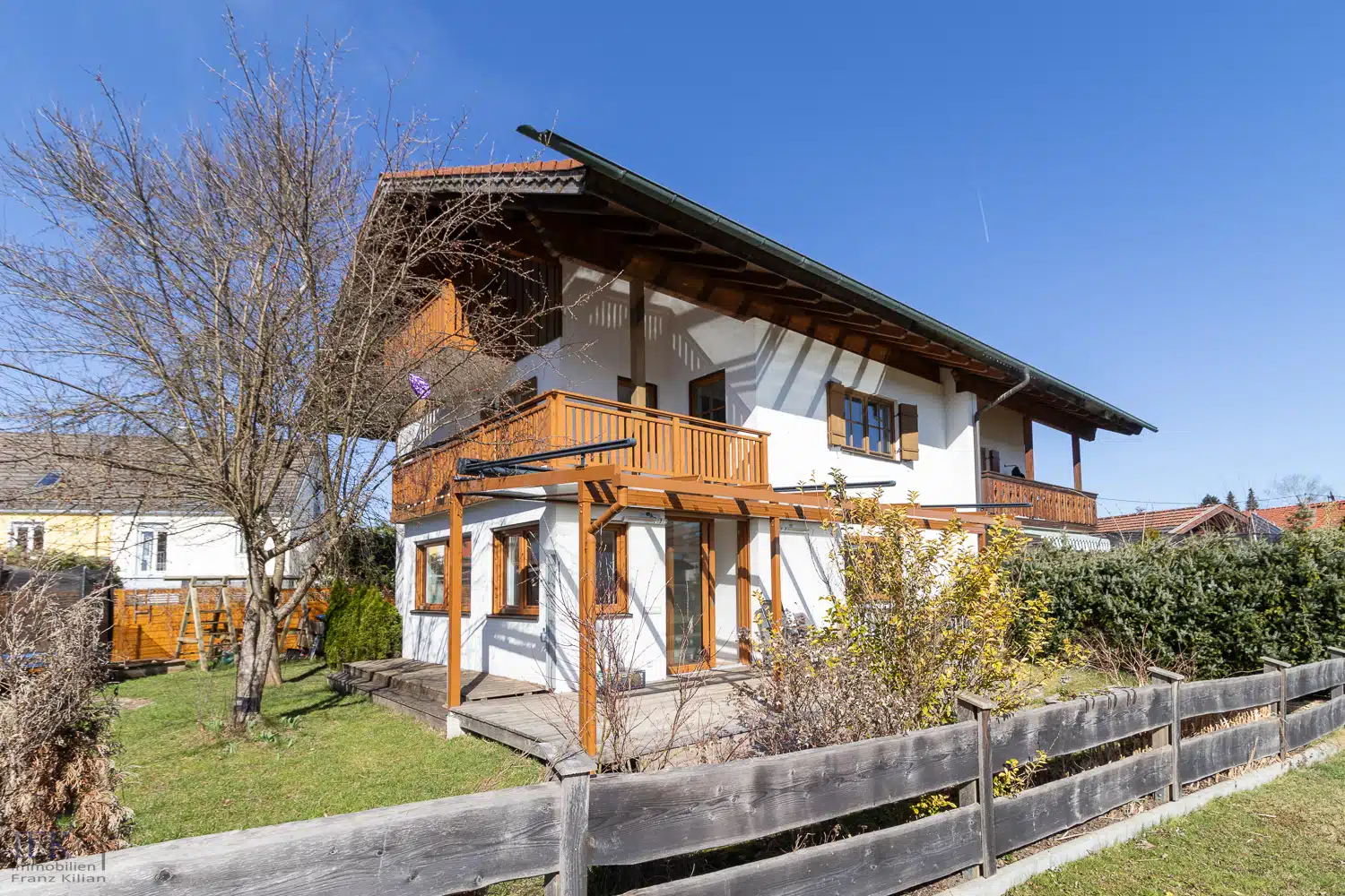 Gartenansicht - Platz für die ganze Familie! Doppelhaushälfte mit Einliegerappartement in attraktiver Lage