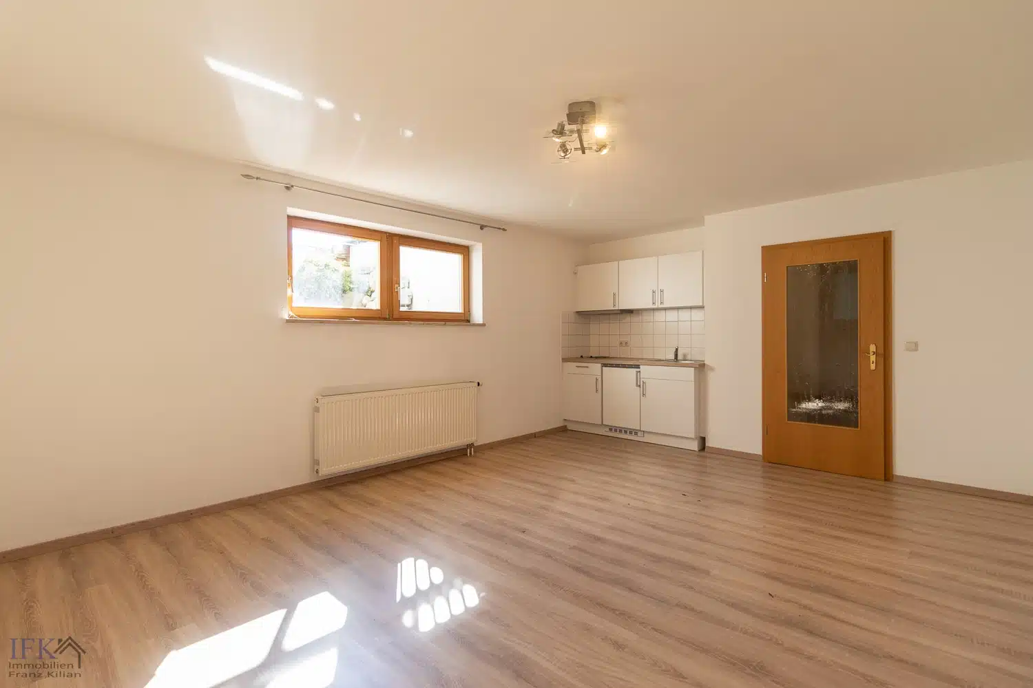 Einliegerwohnung KG - Platz für die ganze Familie! Doppelhaushälfte mit Einliegerappartement in attraktiver Lage