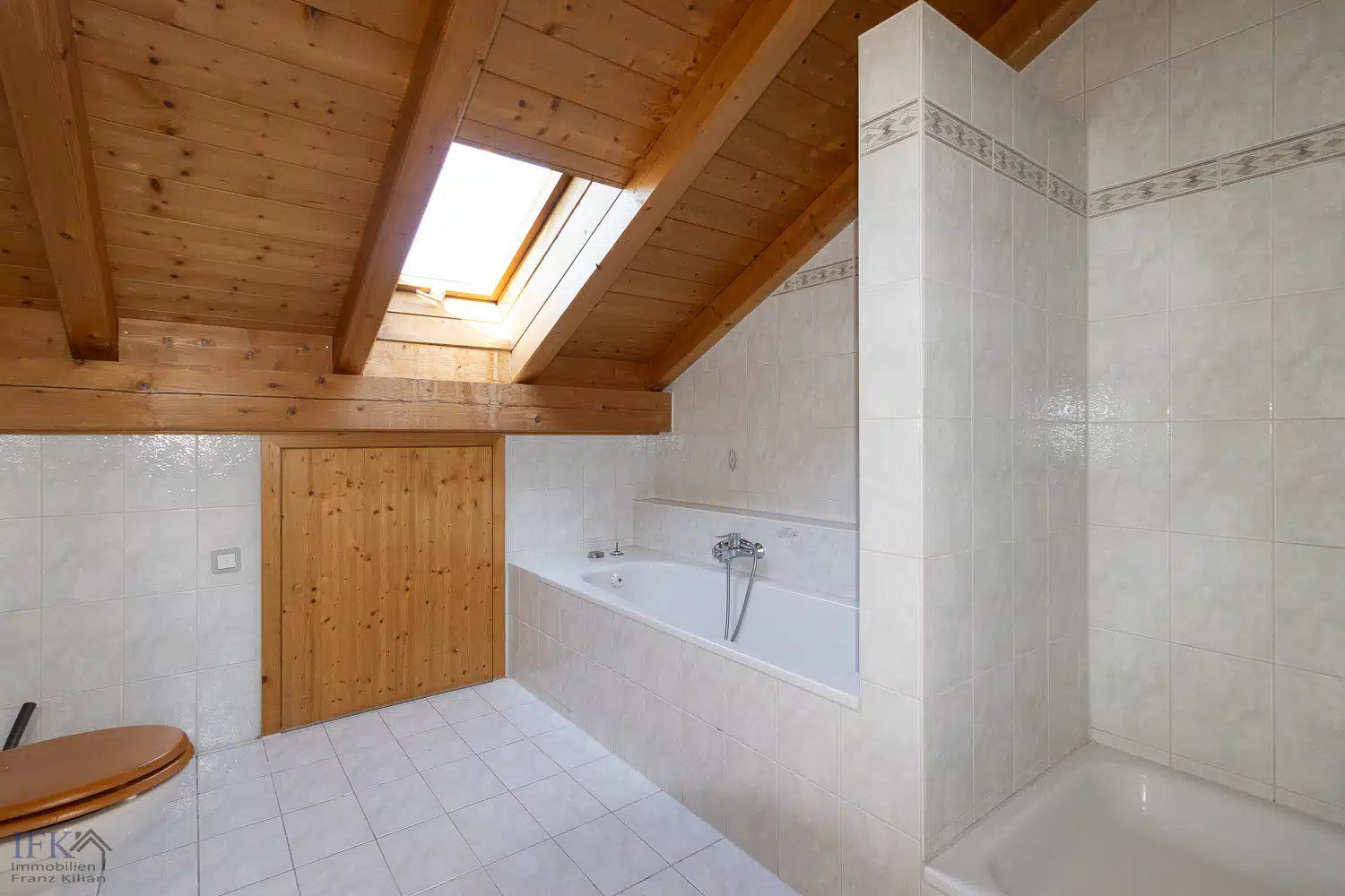 Bad DG - Platz für die ganze Familie! Doppelhaushälfte mit Einliegerappartement in attraktiver Lage