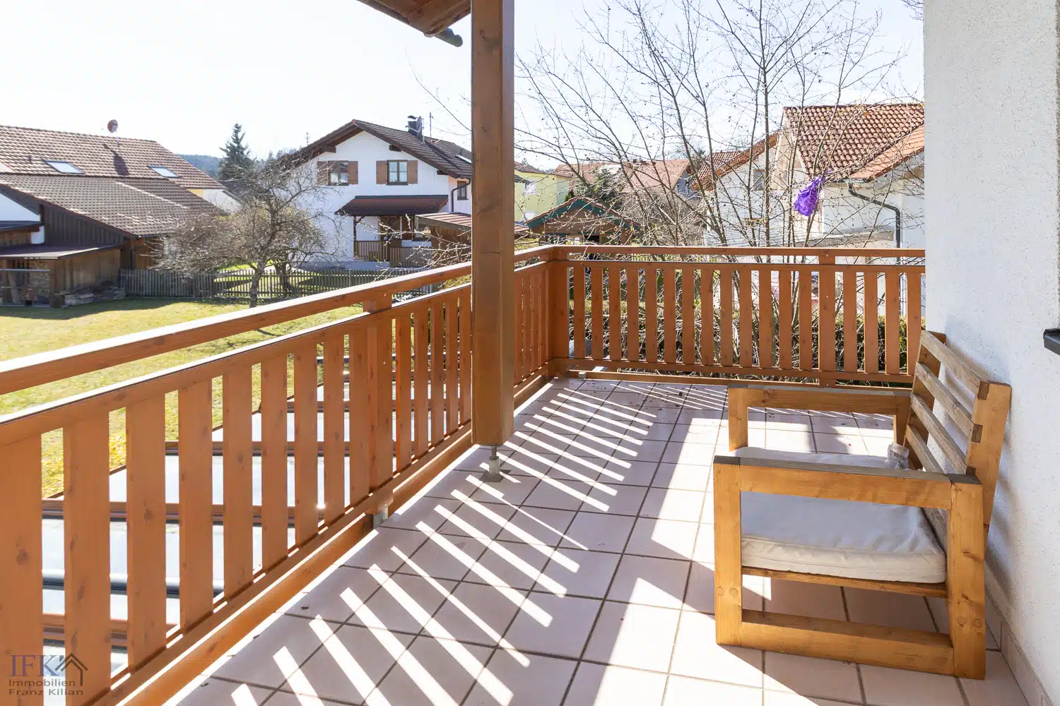 Balkon - Platz für die ganze Familie! Doppelhaushälfte mit Einliegerappartement in attraktiver Lage