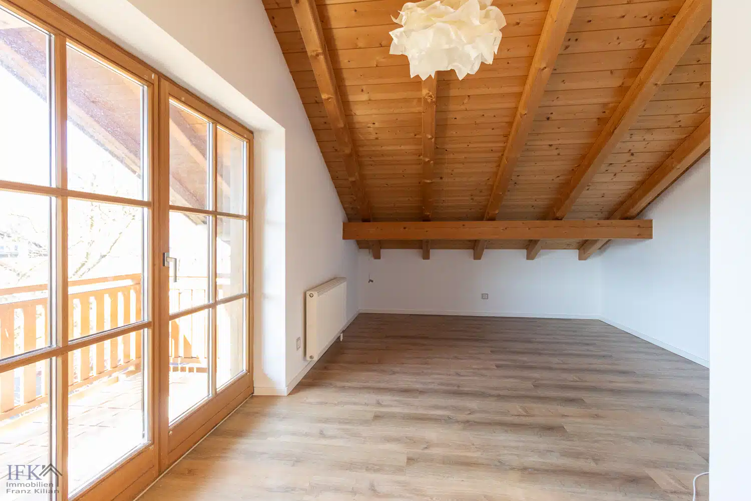 Studio 1 - Platz für die ganze Familie! Doppelhaushälfte mit Einliegerappartement in attraktiver Lage