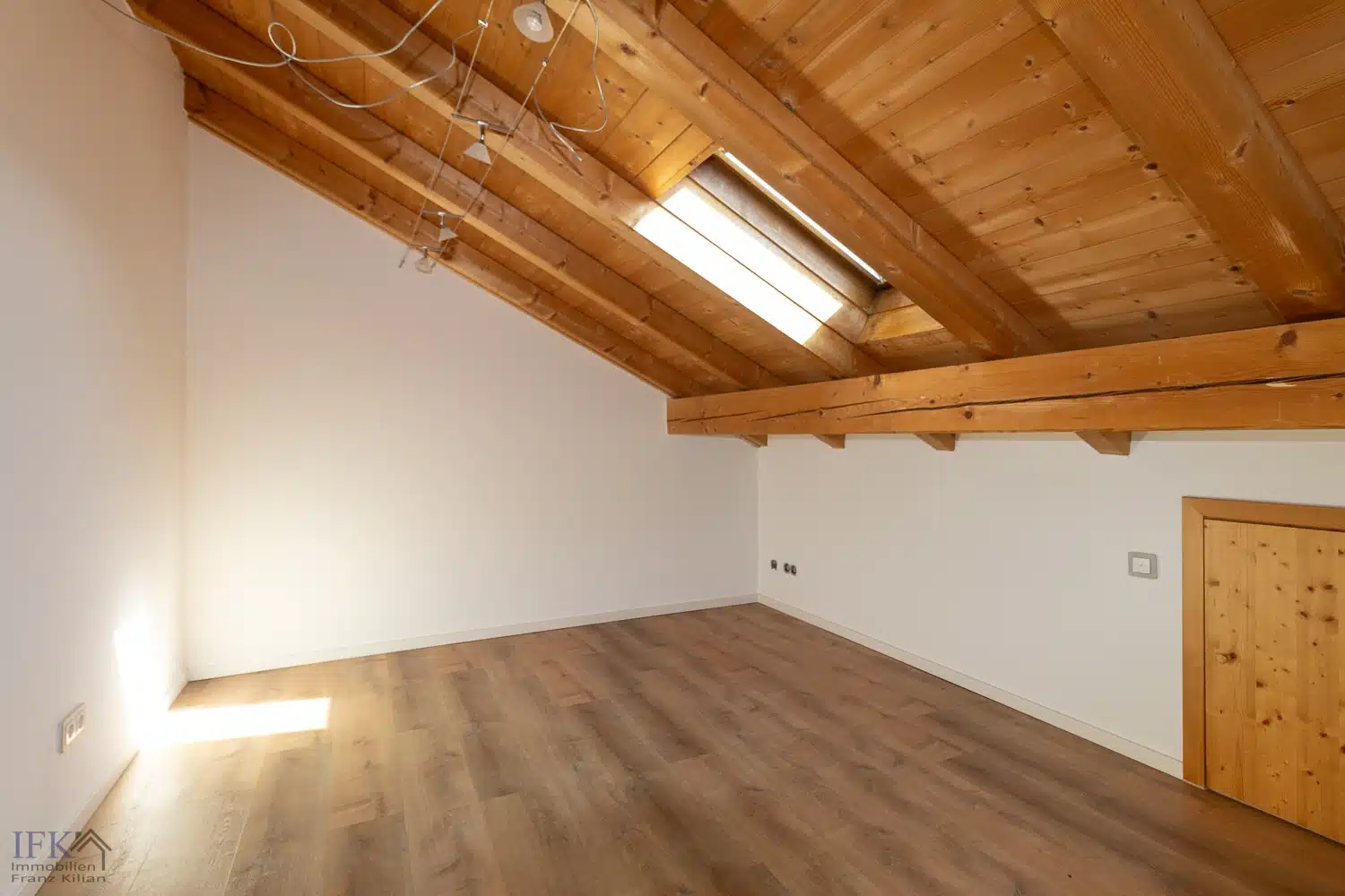 Studio 2 - Platz für die ganze Familie! Doppelhaushälfte mit Einliegerappartement in attraktiver Lage