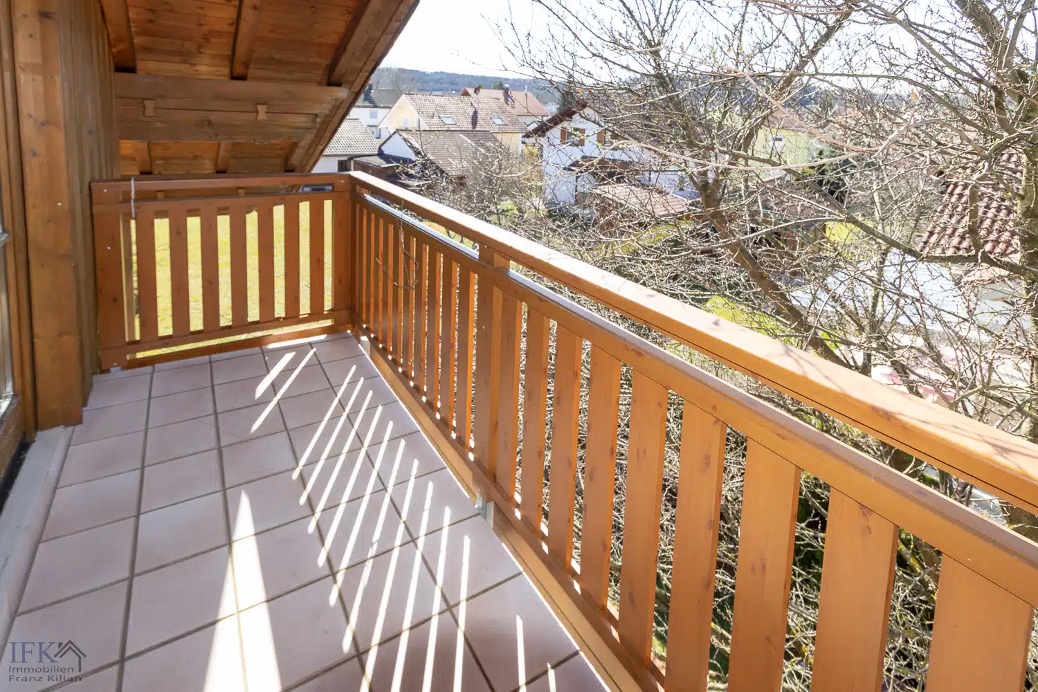 Balkon DG - Platz für die ganze Familie! Doppelhaushälfte mit Einliegerappartement in attraktiver Lage