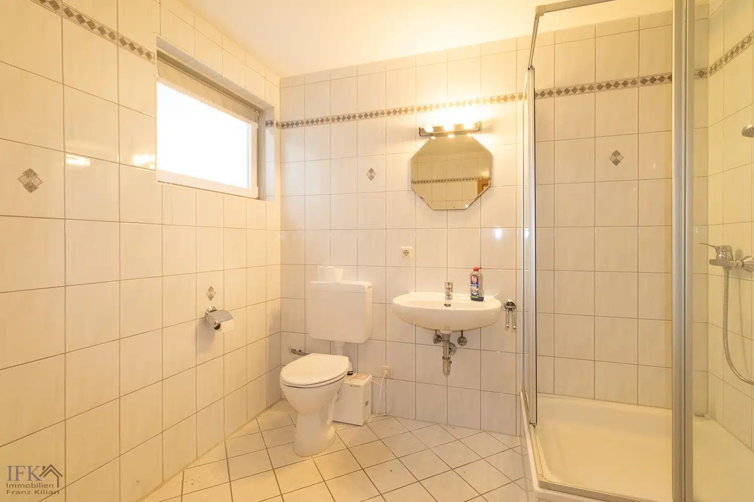 Einliegerwohnung Bad KG - Platz für die ganze Familie! Doppelhaushälfte mit Einliegerappartement in attraktiver Lage