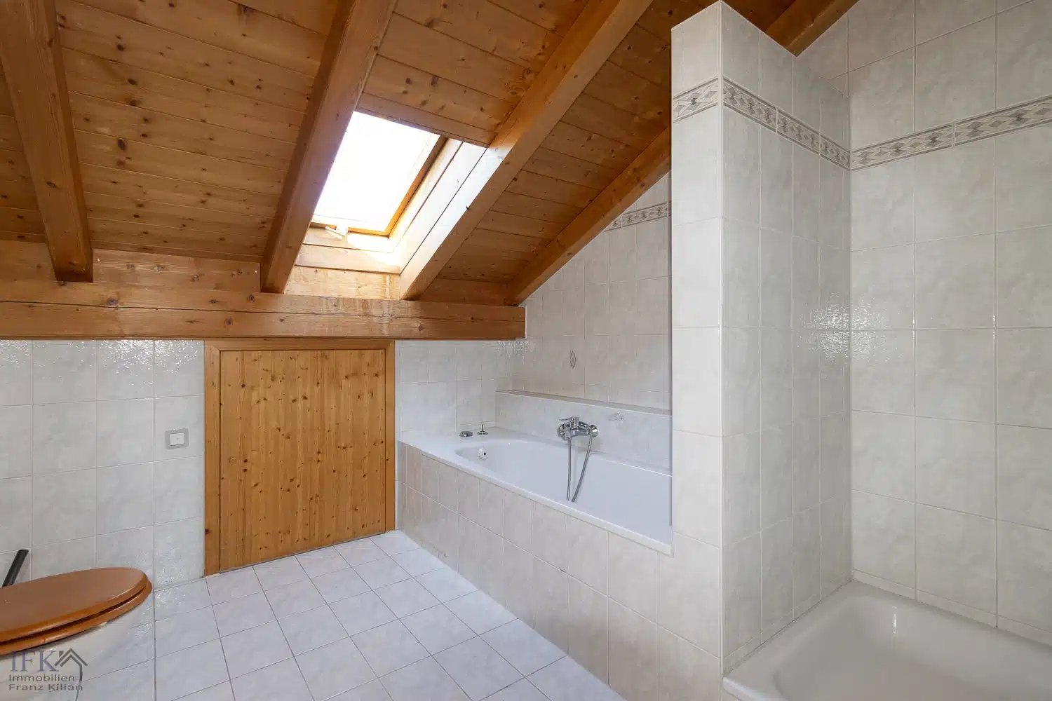 Bad DG - Platz für die ganze Familie! Doppelhaushälfte mit Einliegerappartement in attraktiver Lage