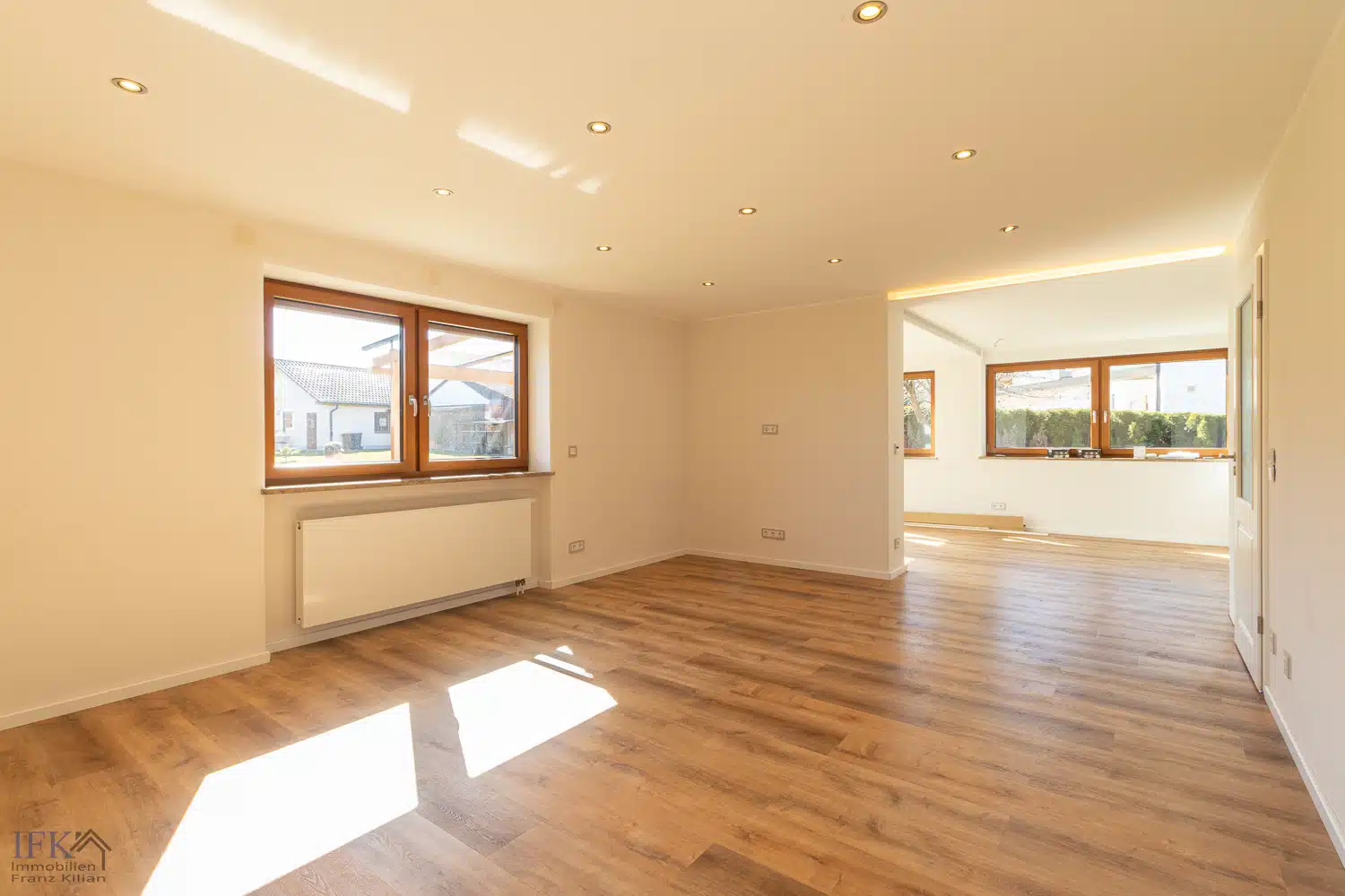 Wohnbereich - Platz für die ganze Familie! Doppelhaushälfte mit Einliegerappartement in attraktiver Lage