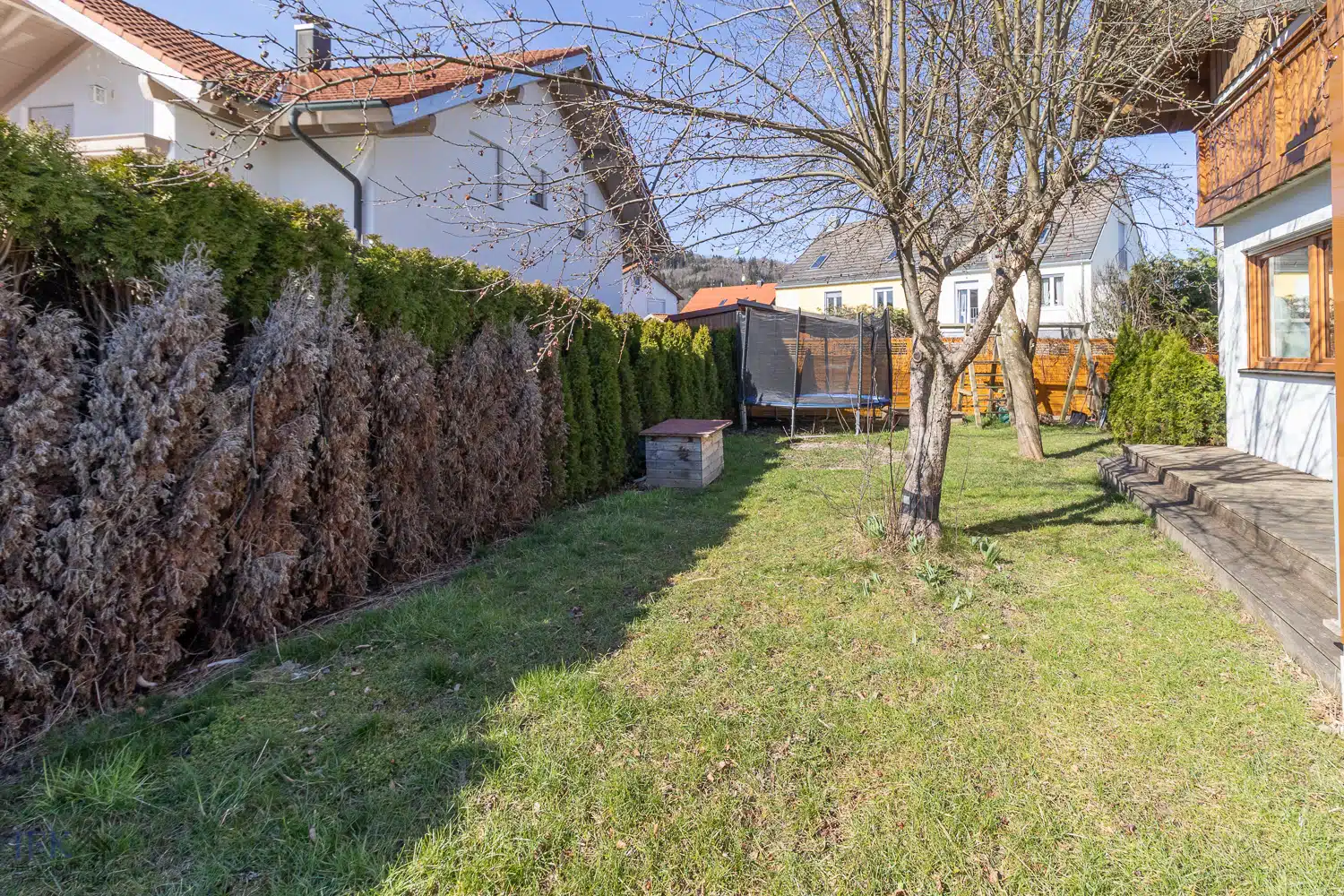 Garten - Platz für die ganze Familie! Doppelhaushälfte mit Einliegerappartement in attraktiver Lage