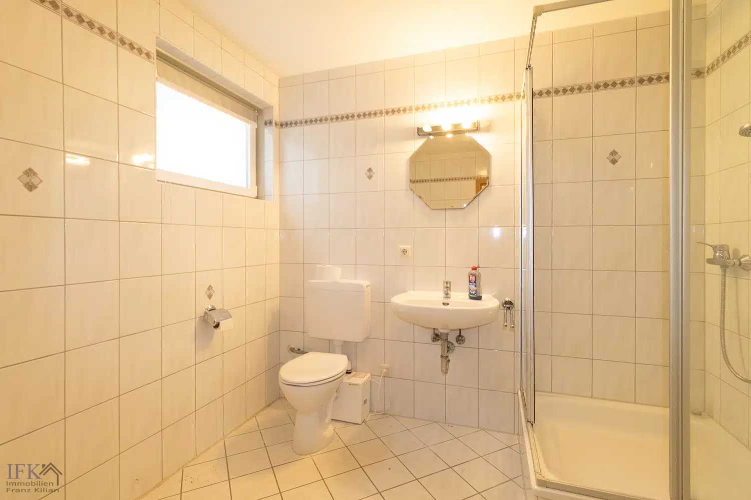 Einliegerwohnung Bad KG - Platz für die ganze Familie! Doppelhaushälfte mit Einliegerappartement in attraktiver Lage