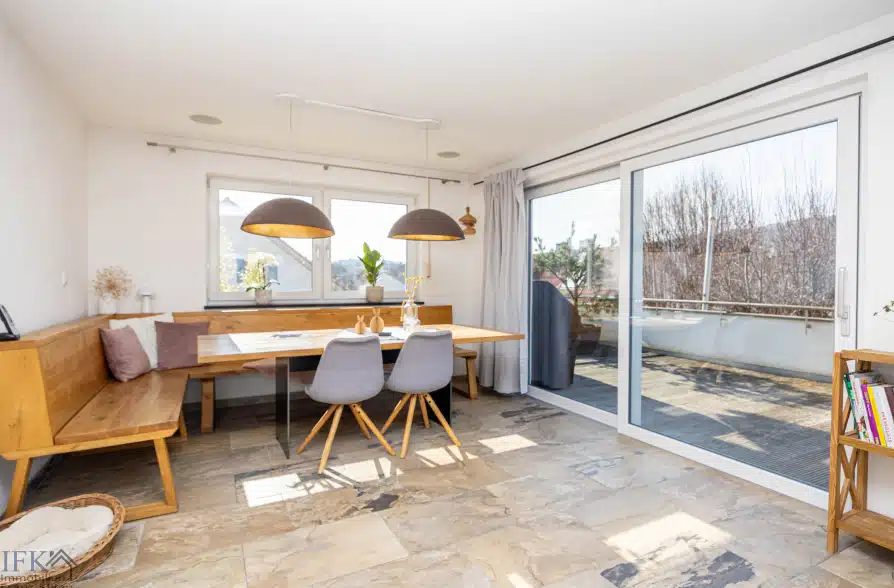 Moderne Doppelhaushälfte Dachterrasse in Peißenberg Wörth - Essbereich (41457)