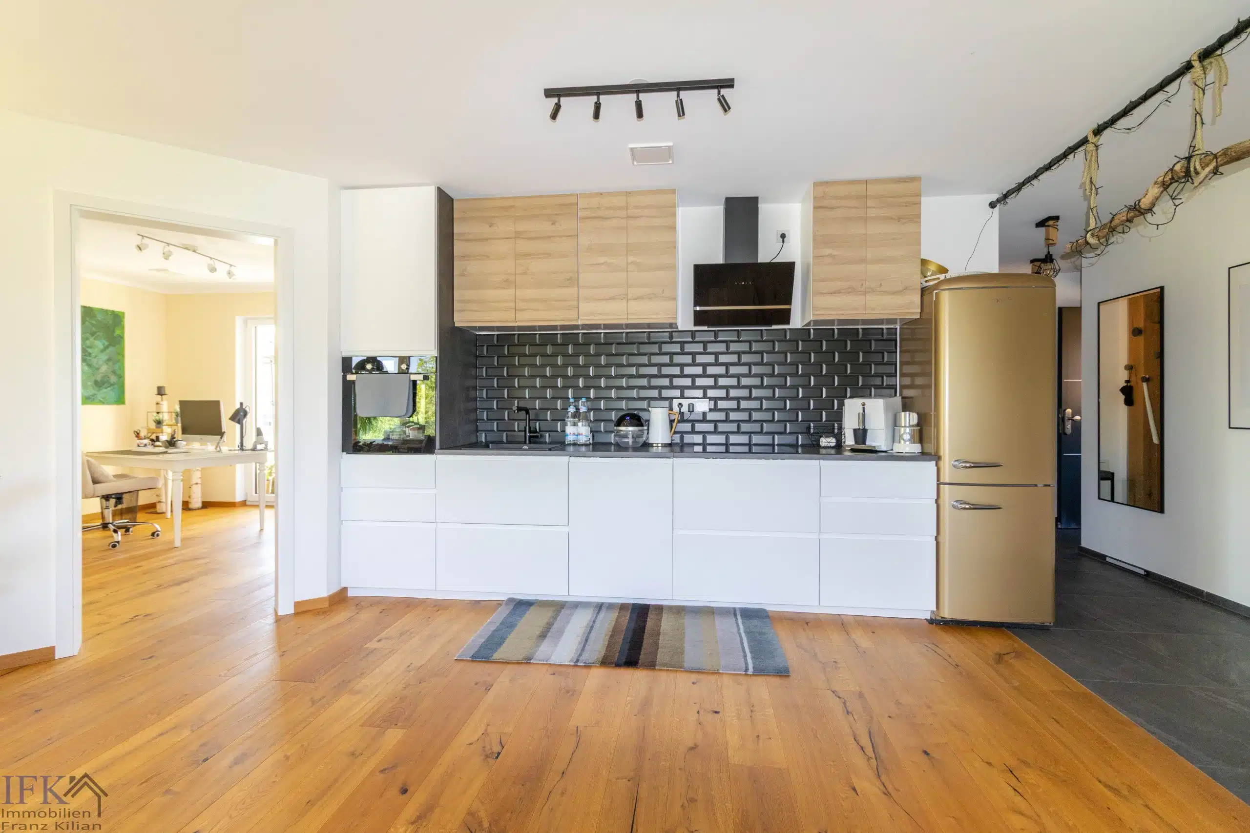 Küchenzeile - Hochwertige 3-Zimmerwohnung in Weilheim
