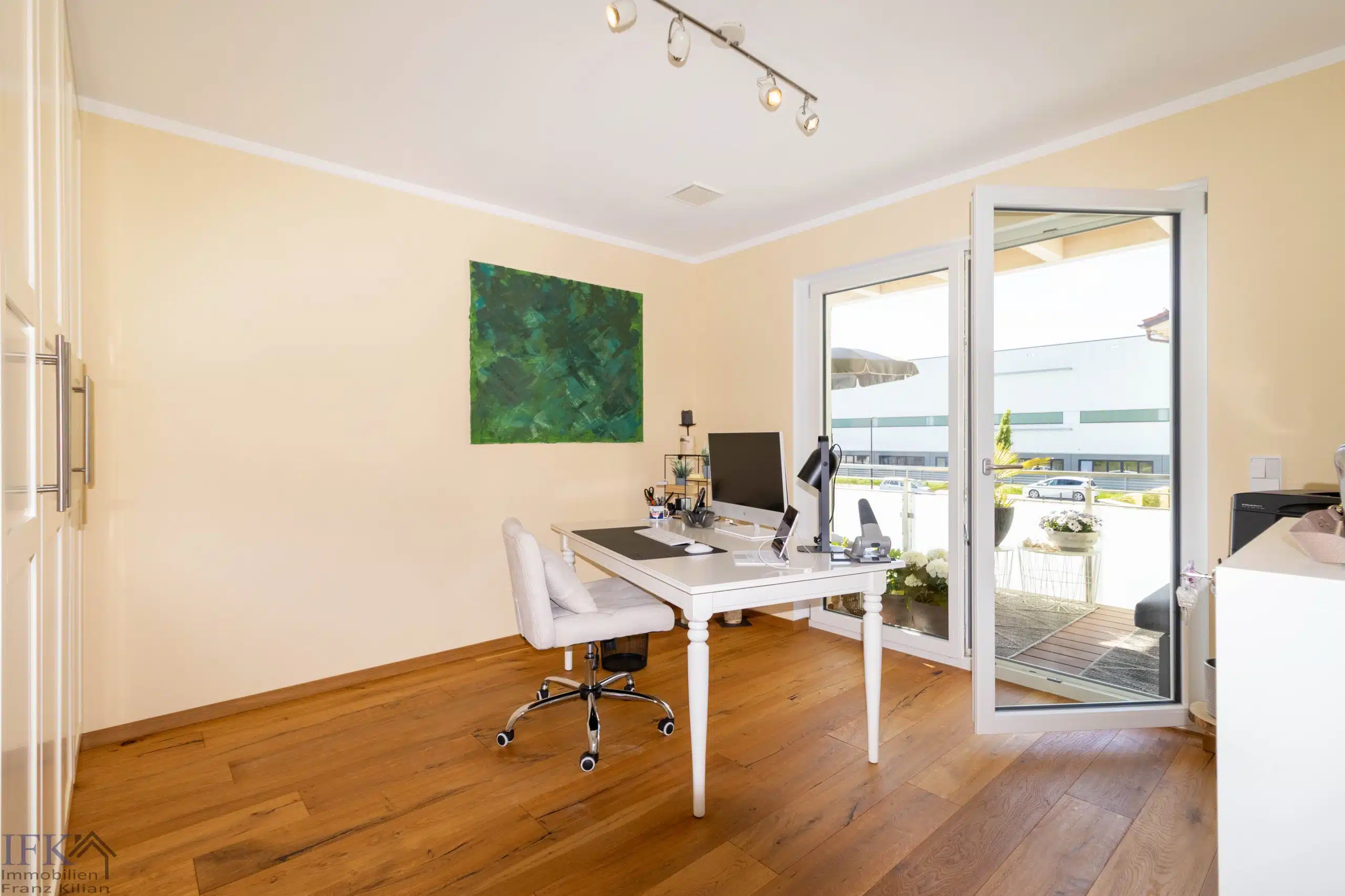 Büro - Hochwertige 3-Zimmerwohnung in Weilheim