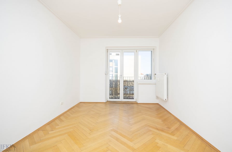 Hohe Decken, Fischgrätparkett, Bergblick. Gemütliche Altbauwohnung in Au-Haidhausen - Schlafzimmer (41340)