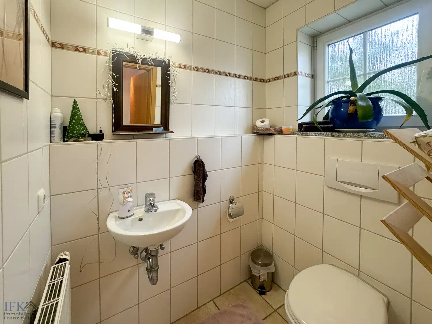 Gäste-WC - Sonnige Doppelhaushälfte in bester Wohnlage in Peißenberg
