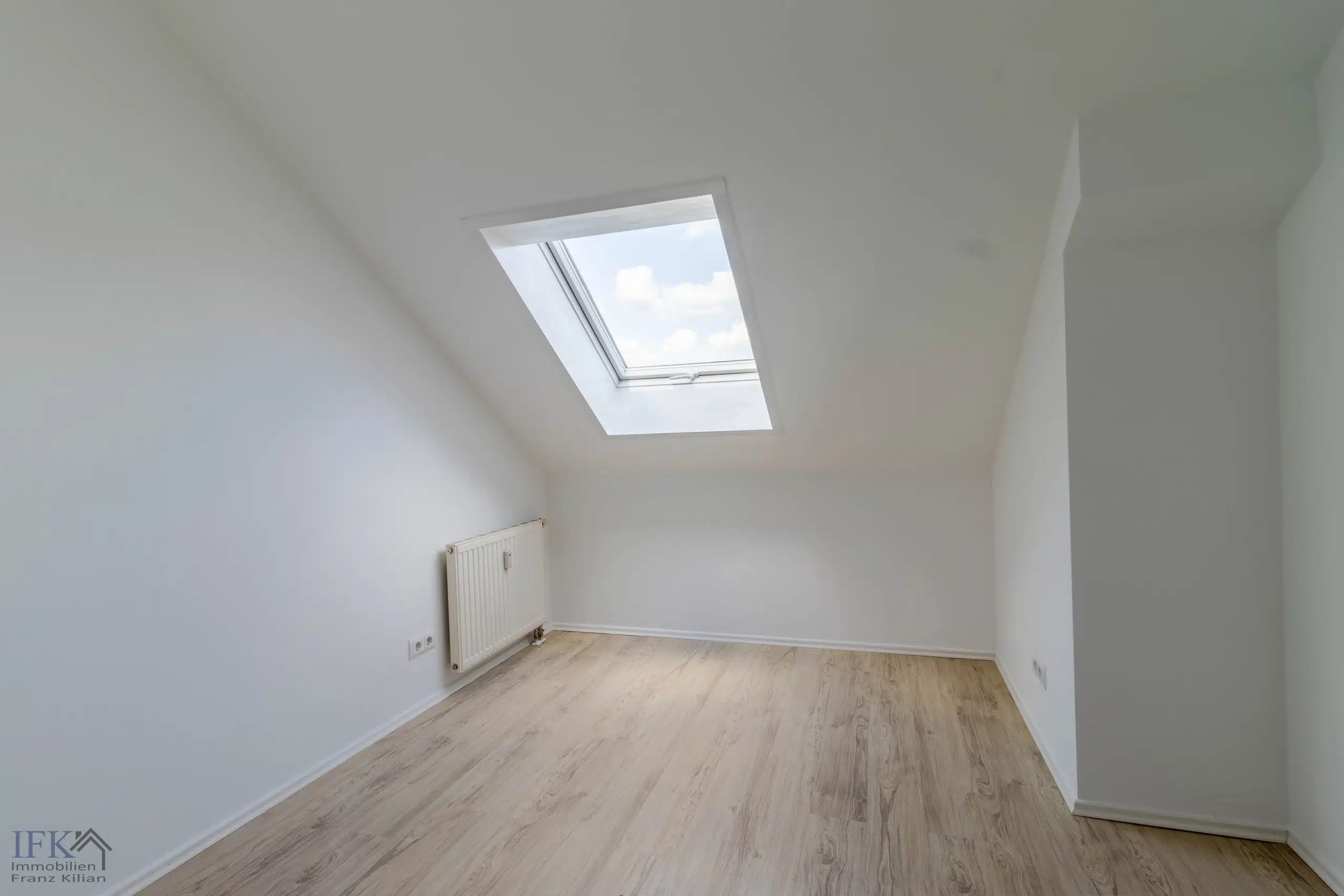 Kinderzimmer - Sofort bezugsfreie 3-Zimmer-Dachgeschoßwohnung mit Weitblick in Peiting!