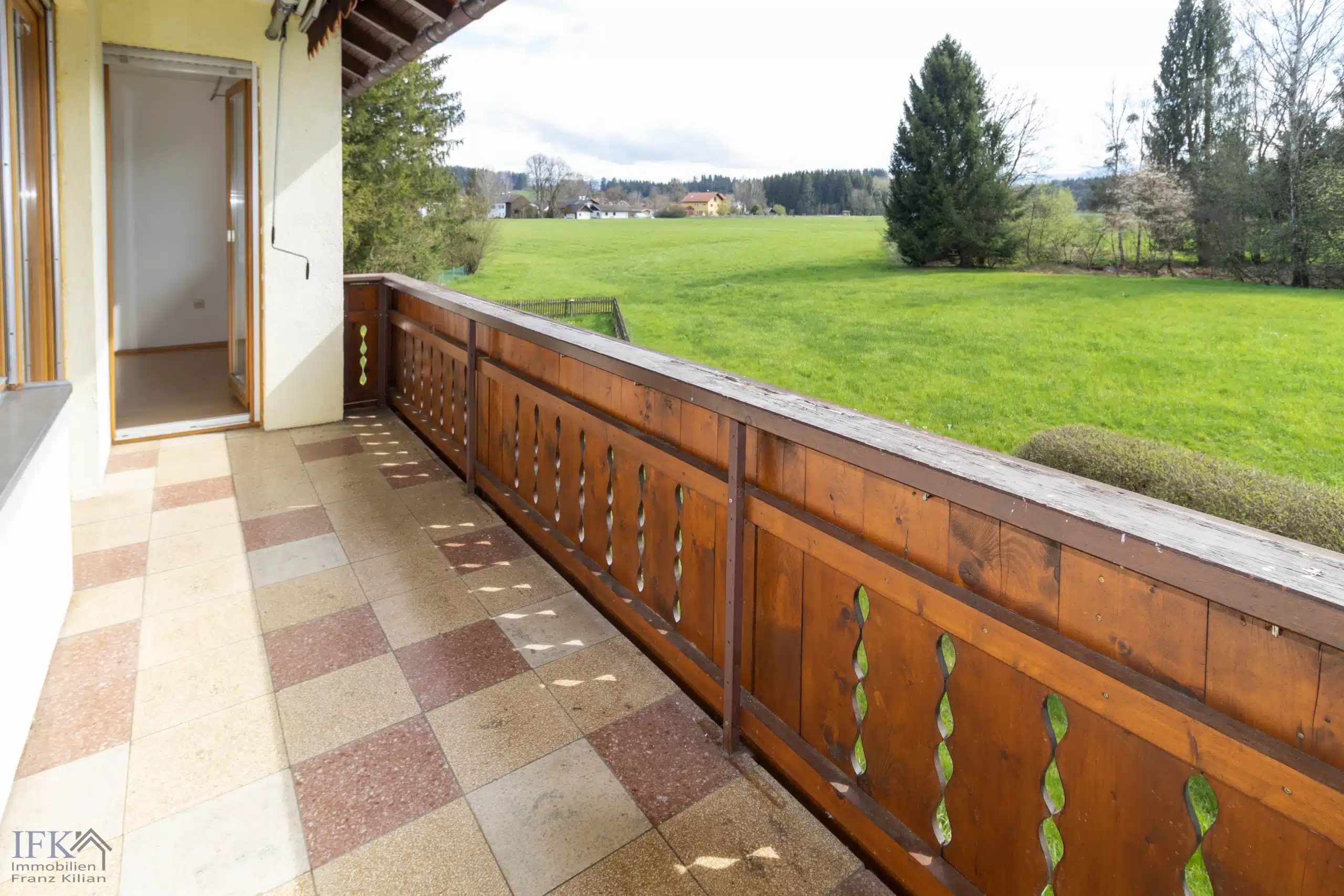 Balkon - Zweifamilienhaus in traumhafter Lage mit Weit- und Bergblick in Oberhausen
