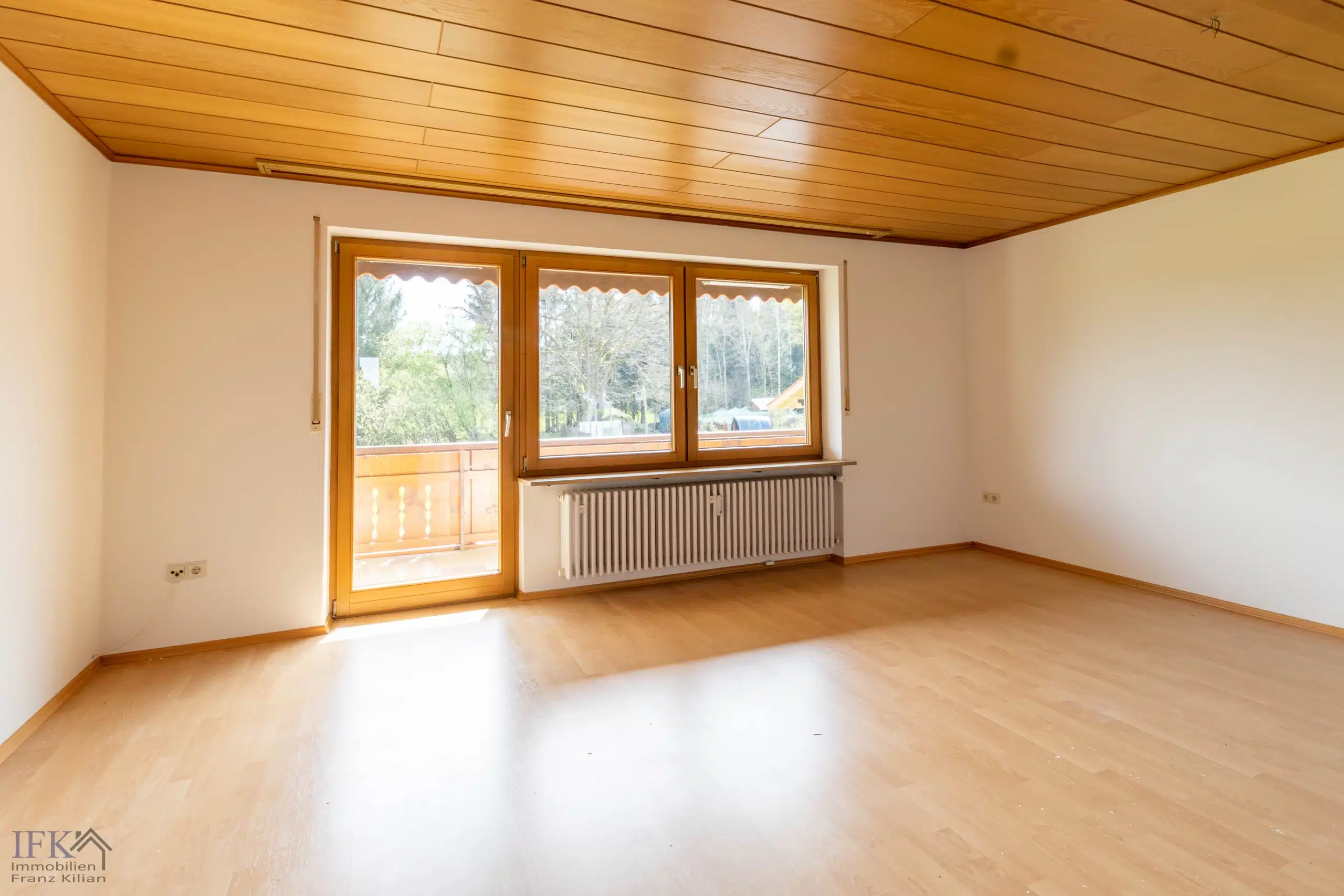 OG Wohnzimmer - Zweifamilienhaus in traumhafter Lage mit Weit- und Bergblick in Oberhausen