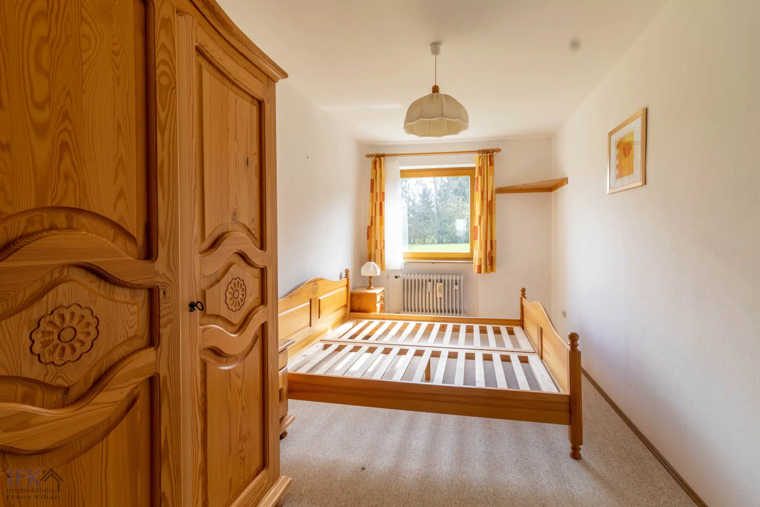 EG Schlafzimmer 2 - Zweifamilienhaus in traumhafter Lage mit Weit- und Bergblick in Oberhausen