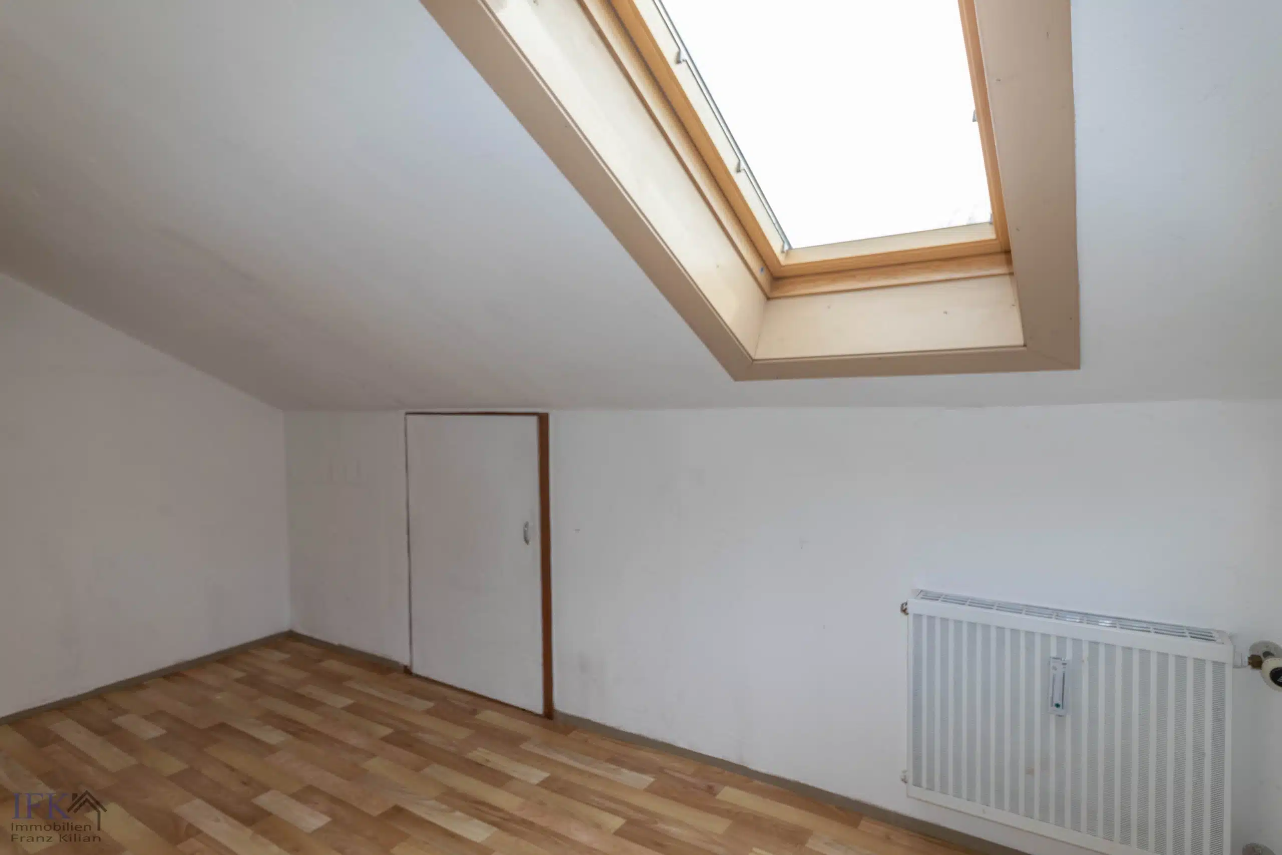 DG Büro - Zweifamilienhaus in traumhafter Lage mit Weit- und Bergblick in Oberhausen