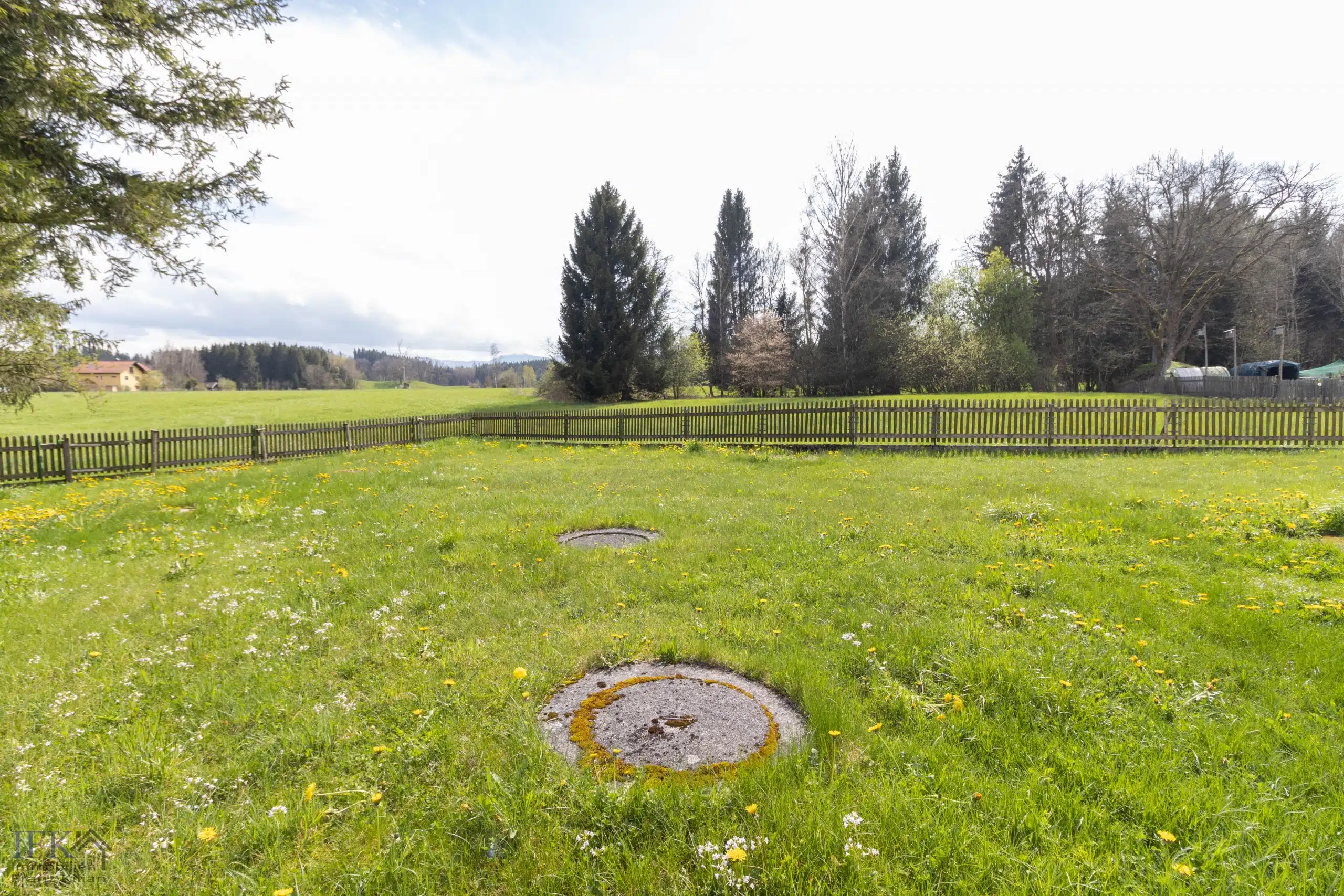 Garten - Zweifamilienhaus in traumhafter Lage mit Weit- und Bergblick in Oberhausen