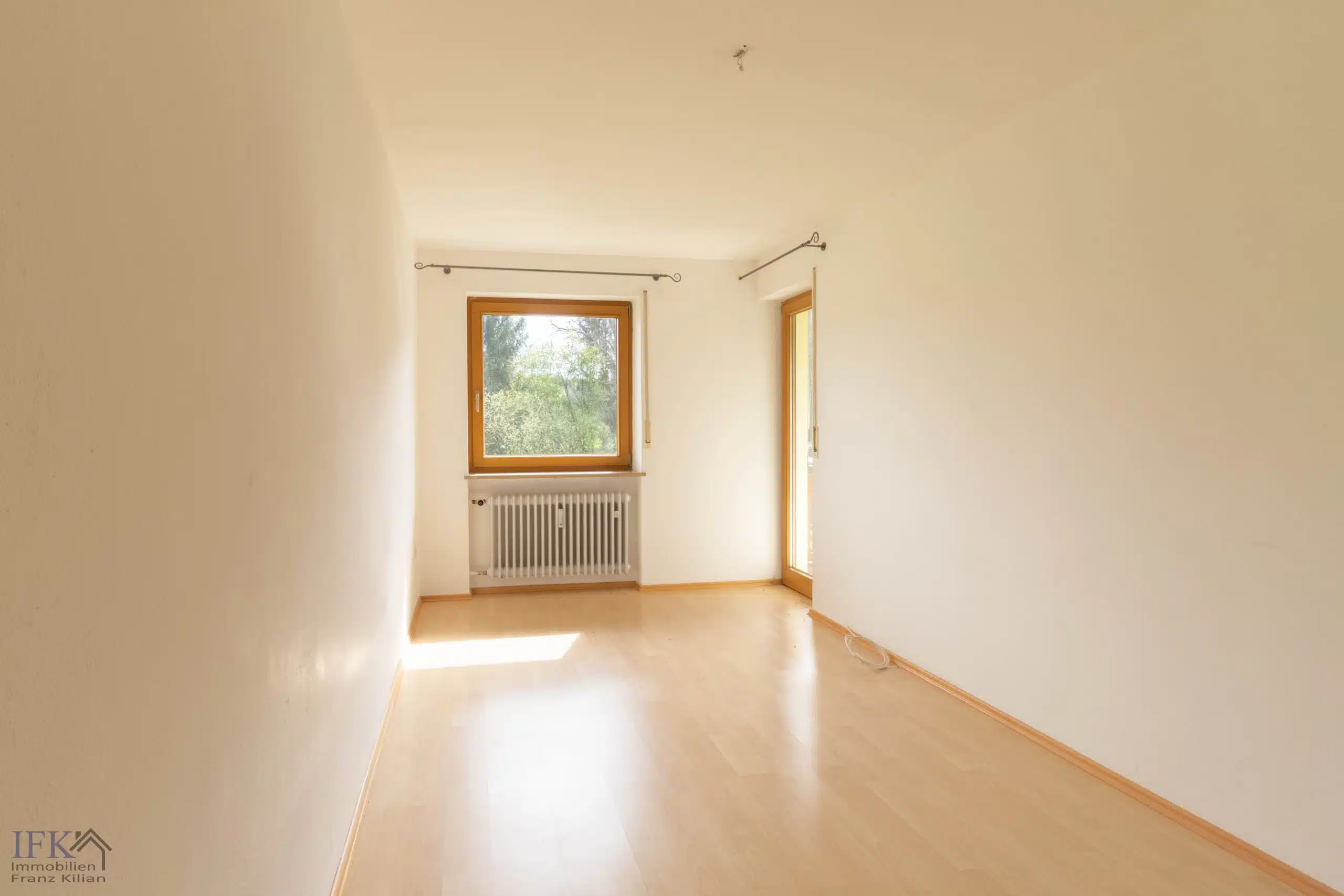 OG Schlafzimmer 2 - Zweifamilienhaus in traumhafter Lage mit Weit- und Bergblick in Oberhausen