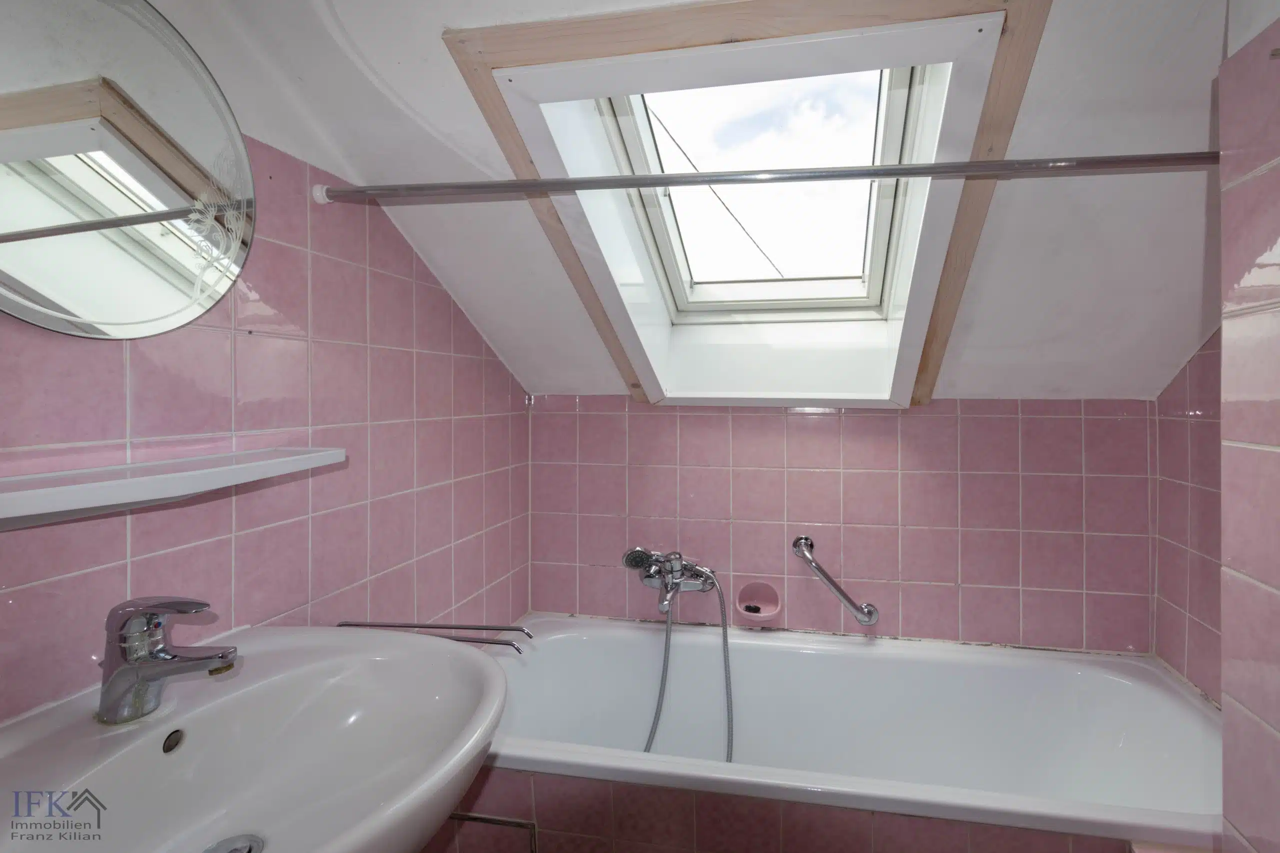 DG Bad - Zweifamilienhaus in traumhafter Lage mit Weit- und Bergblick in Oberhausen