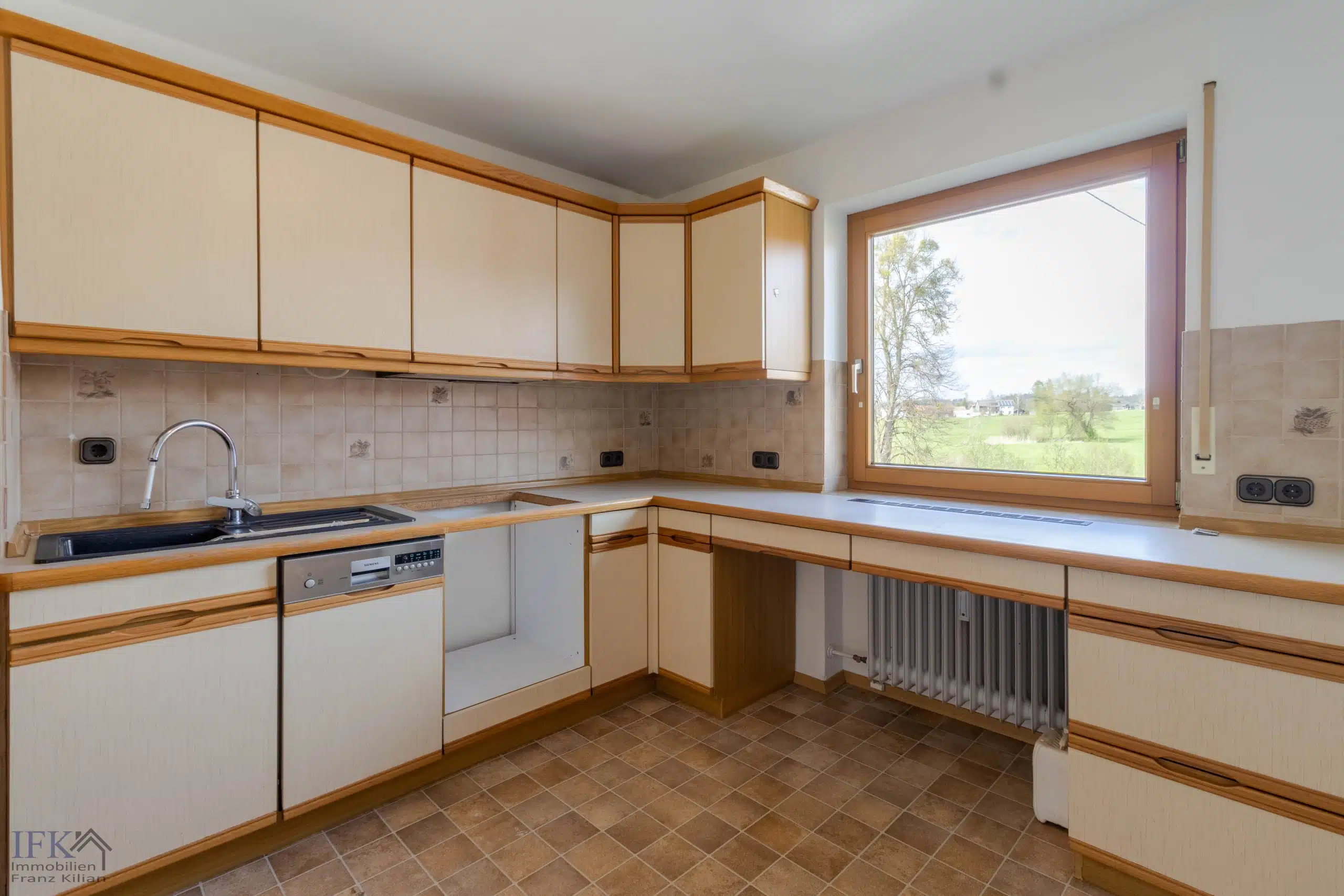 OG Küche - Zweifamilienhaus in traumhafter Lage mit Weit- und Bergblick in Oberhausen