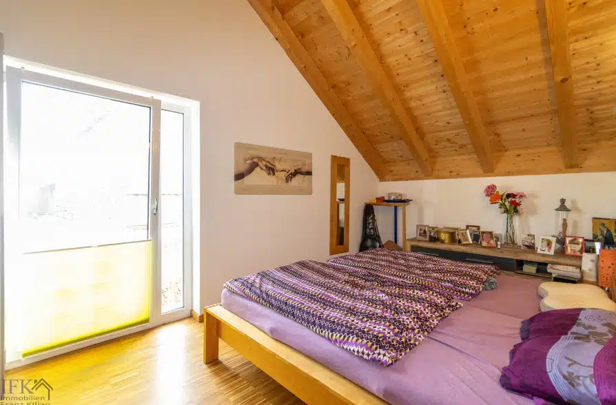 Moderne Doppelhaushälfte mit wertiger Ausstattung in Wielenbach - Schlafzimmer 1 (38508)