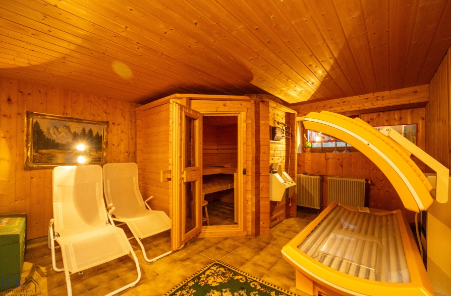 Bergblick, Bachlauf, Pool! Gepflegtes Einfamilienhaus in ruhiger Wohnlage in Wielenbach - Hobbyraum mit Sauna (42589)