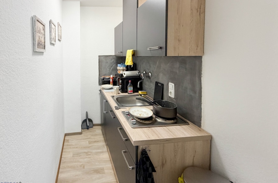 Kleine Wohnung, großes Potenzial – vermietetes Appartement mit Balkon in Weilheim - Küche (43902)