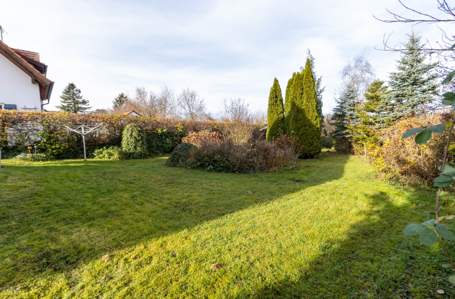 Charmantes Altbau Einfamilienhaus mit Erweitertungspotenzial in Raisting - Garten (38327)