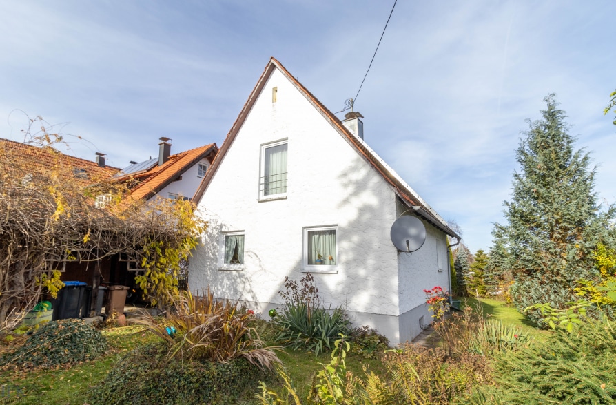 Charmantes Altbau Einfamilienhaus mit Erweitertungspotenzial in Raisting, 82399 Raisting, Einfamilienhaus
