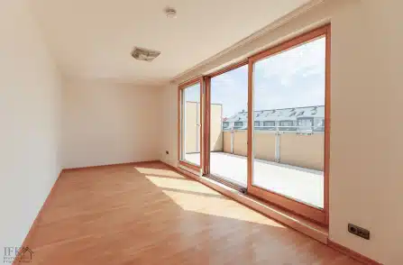 Charmantes Apartment mit Dachterrasse und Klimaanlage in Ramersdorf, 81737 München, Dachgeschosswohnung