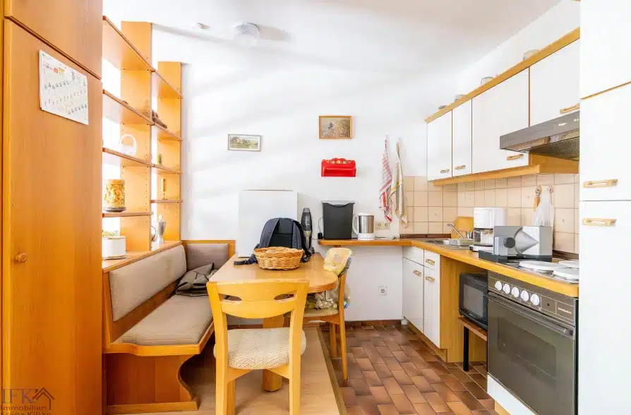 Großzügiges Appartement mit eigenem Garten in Weilheim - Küchenbereich (43247)