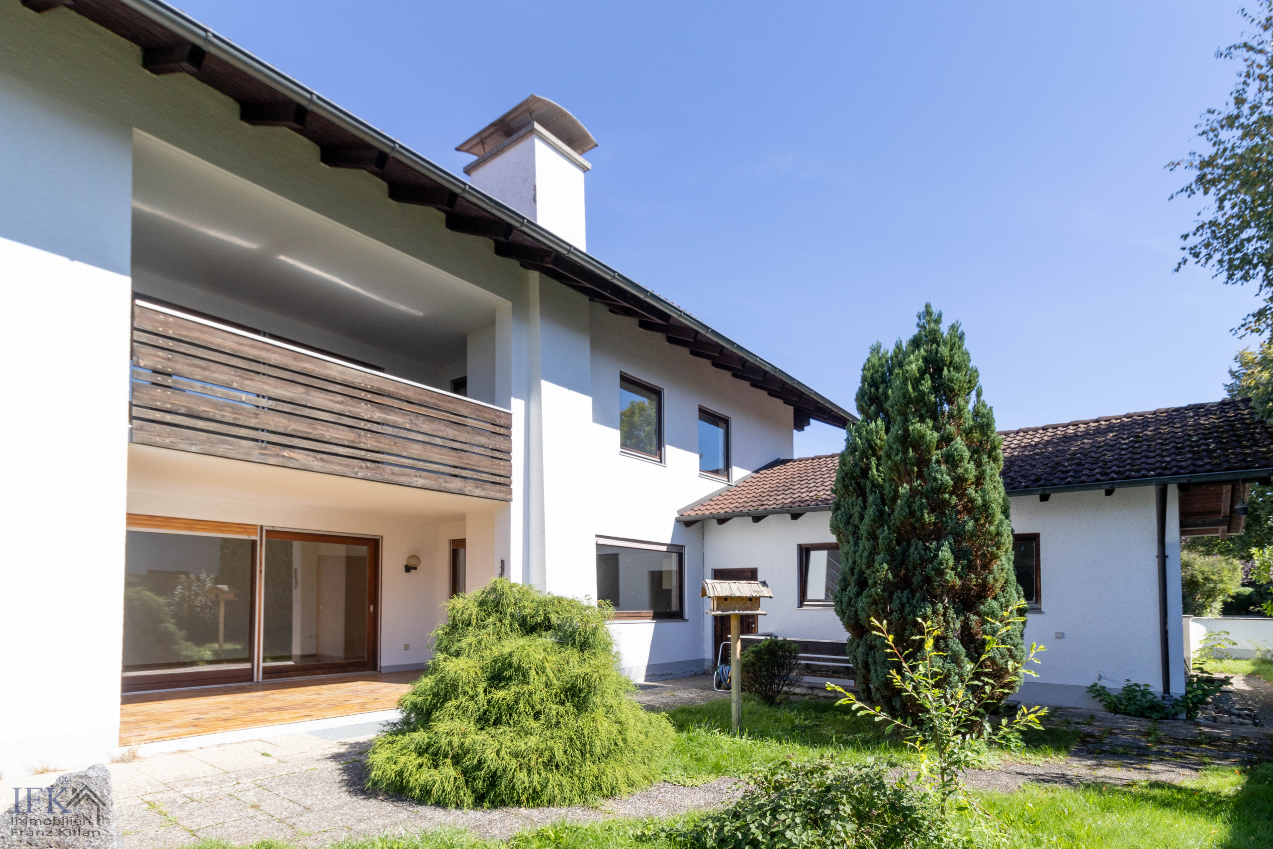 Großes, befristet vermietetes 3-Familienhaus in Bestlage von Weilheim - Seitenansicht