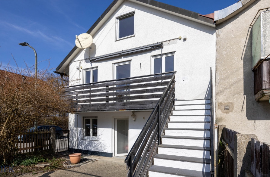 Renoviertes Stadthaus mit zwei Wohneinheiten und vielseitigen Nutzungsmöglichkeiten! - Außenansicht (39618)