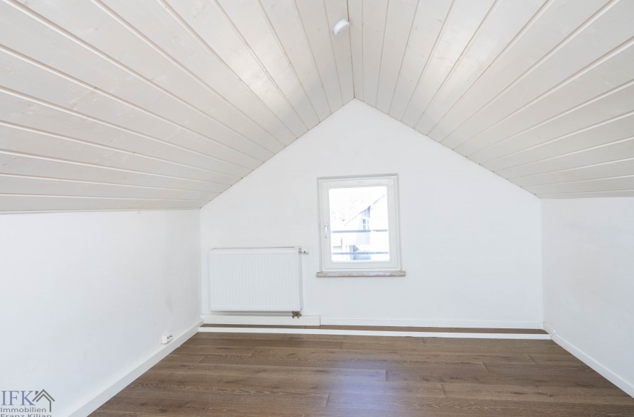 Renoviertes Stadthaus mit zwei Wohneinheiten und vielseitigen Nutzungsmöglichkeiten! - DG Zimmer 3 (39637)