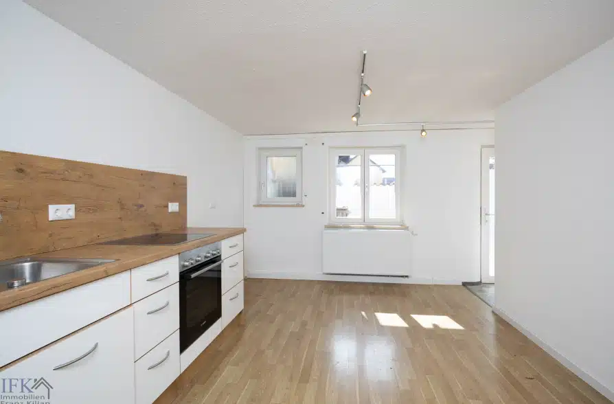 Renoviertes Stadthaus mit zwei Wohneinheiten und vielseitigen Nutzungsmöglichkeiten! - EG Küche (39620)