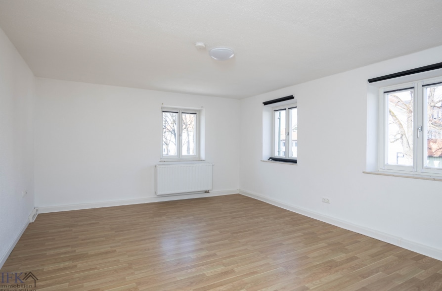 Renoviertes Stadthaus mit zwei Wohneinheiten und vielseitigen Nutzungsmöglichkeiten! - OG rechts Zimmer 1 (39626)