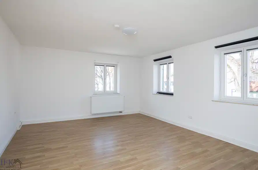 Renoviertes Stadthaus mit zwei Wohneinheiten und vielseitigen Nutzungsmöglichkeiten! - OG rechts Zimmer 1 (39626)