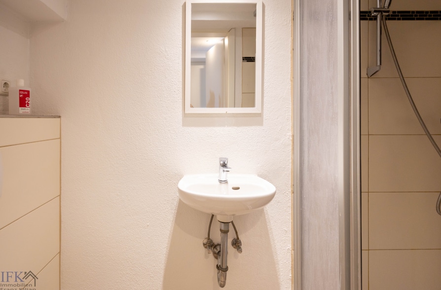 Renoviertes Stadthaus mit zwei Wohneinheiten und vielseitigen Nutzungsmöglichkeiten! - EG Bad (39624)