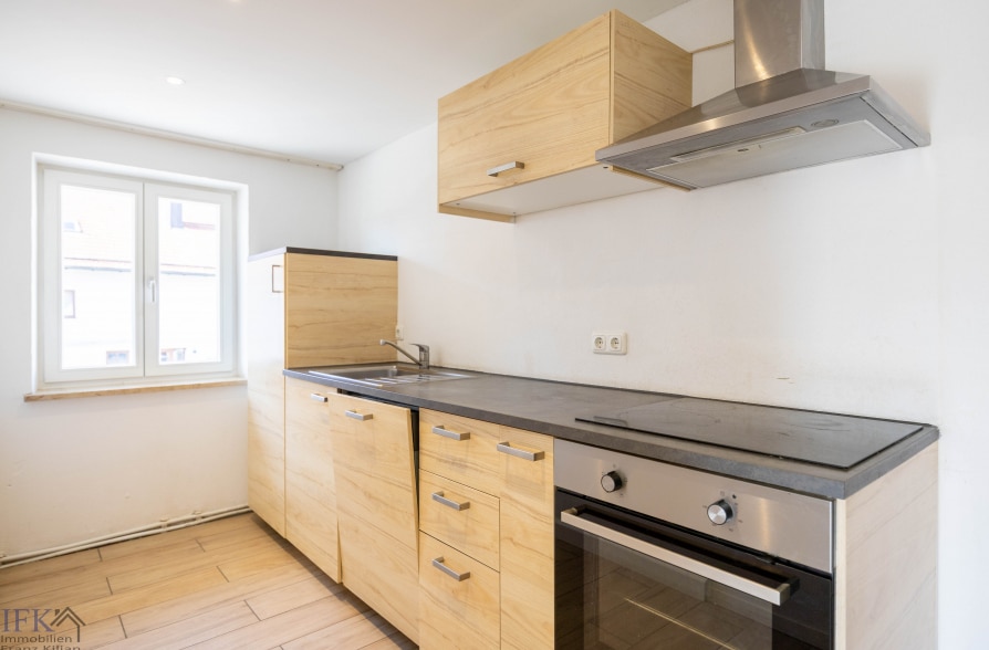 Renoviertes Stadthaus mit zwei Wohneinheiten und vielseitigen Nutzungsmöglichkeiten! - OG links Küche (39631)