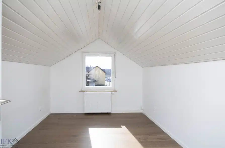 Renoviertes Stadthaus mit zwei Wohneinheiten und vielseitigen Nutzungsmöglichkeiten! - DG Zimmer 1 (39635)