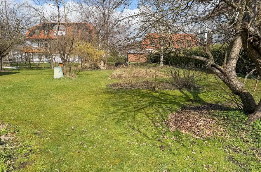 Sonniges Baugrundstück für Einfamilienhaus oder Zweifamilienhaus in Weilheim - Grundstück (39879)