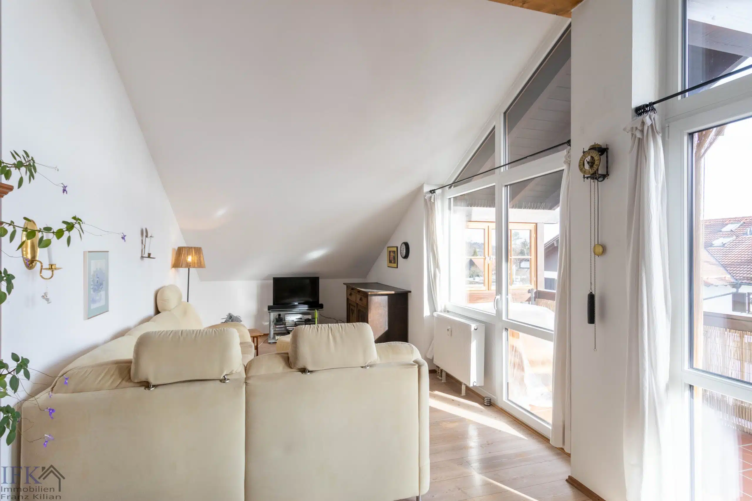 Wohnbereich - Gemütliche 4-Zimmer-Dachgeschoßwohnung in Peißenberg Wörth