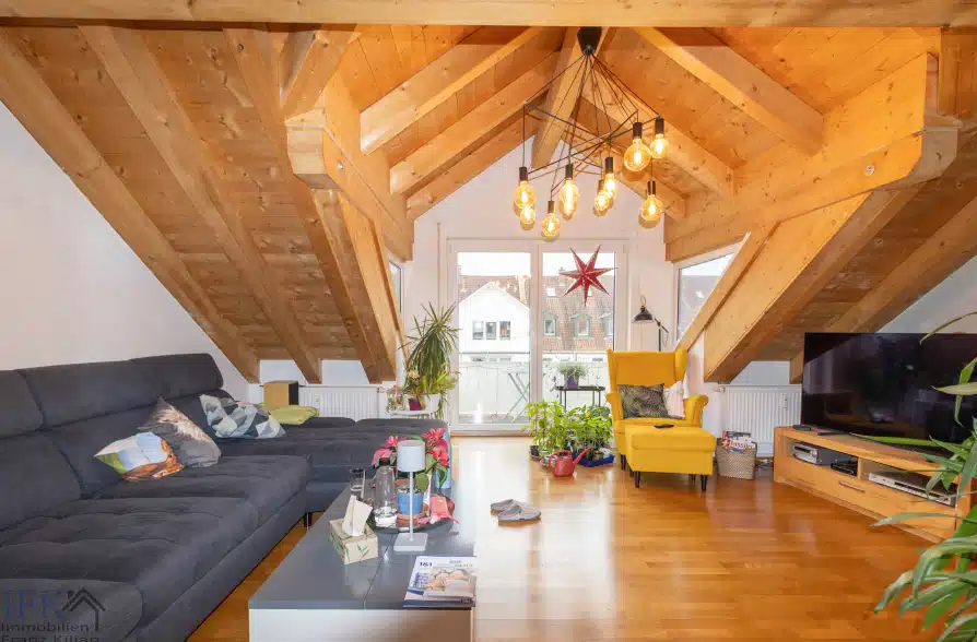 Kapitalanleger aufgepasst! Mehrfamilienhaus mit 3 Wohneinheiten im Zentrum von Weilheim! - DG Wohnbereich (36404)