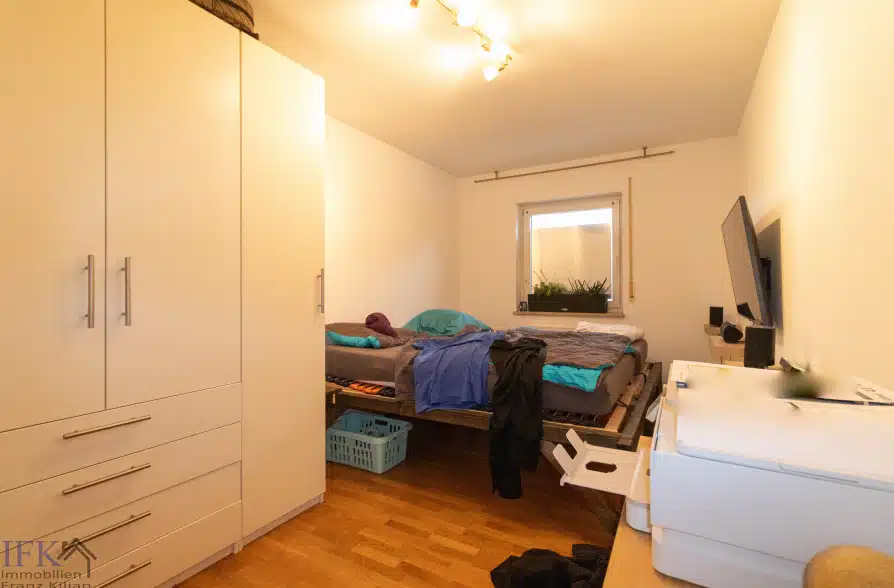 Kapitalanleger aufgepasst! Mehrfamilienhaus mit 3 Wohneinheiten im Zentrum von Weilheim! - EG Schlafzimmer (36391)