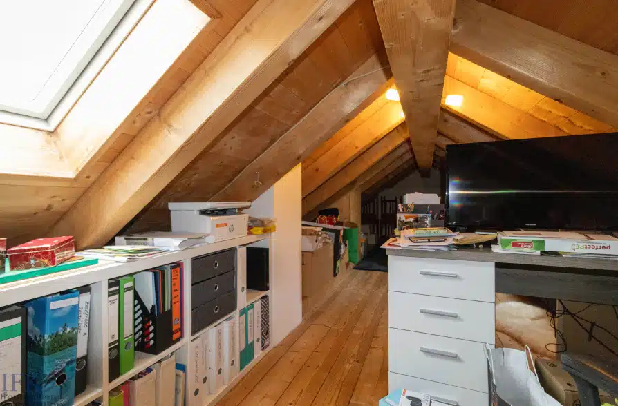 Kapitalanleger aufgepasst! Mehrfamilienhaus mit 3 Wohneinheiten im Zentrum von Weilheim! - DG Büro (36407)